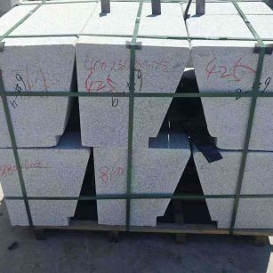 杭州 芝麻白异形坐凳，石凳