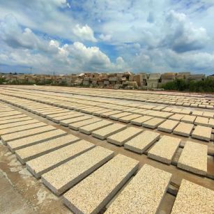 杭州 黄金麻花岗岩荔枝面地铺石防护中