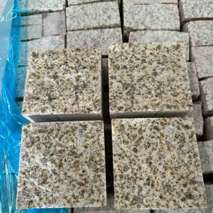 杭州 黄金麻花岗岩自然面小方块，弹石，马蹄石等