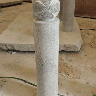 杭州 芝麻白花岗岩石材挡车石柱、停车柱、圆柱挡车柱、方柱挡车柱等