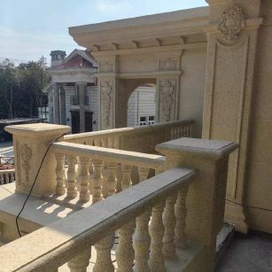 杭州 黄金麻别墅外墙干挂雕花配合阳台栏杆花瓶柱