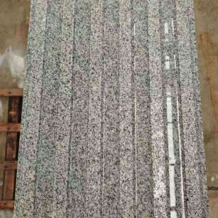 杭州 芝麻白花岗岩荔枝面雕刻盲道，盲条