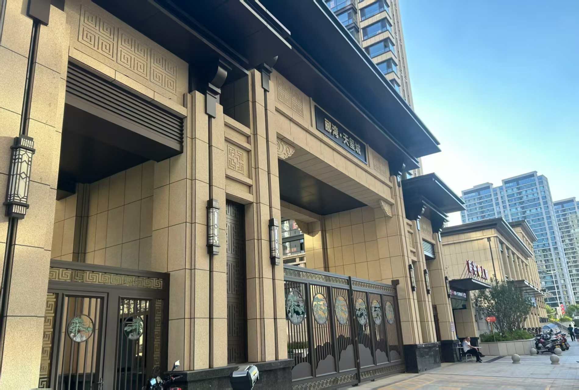 杭州 黄金麻花岗岩荔枝面小区门楼外墙干挂