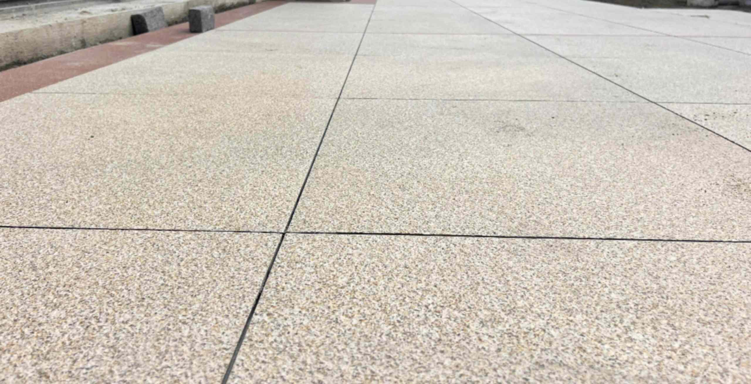 杭州 黄金麻花岗岩石板材荔枝面地面铺装效果