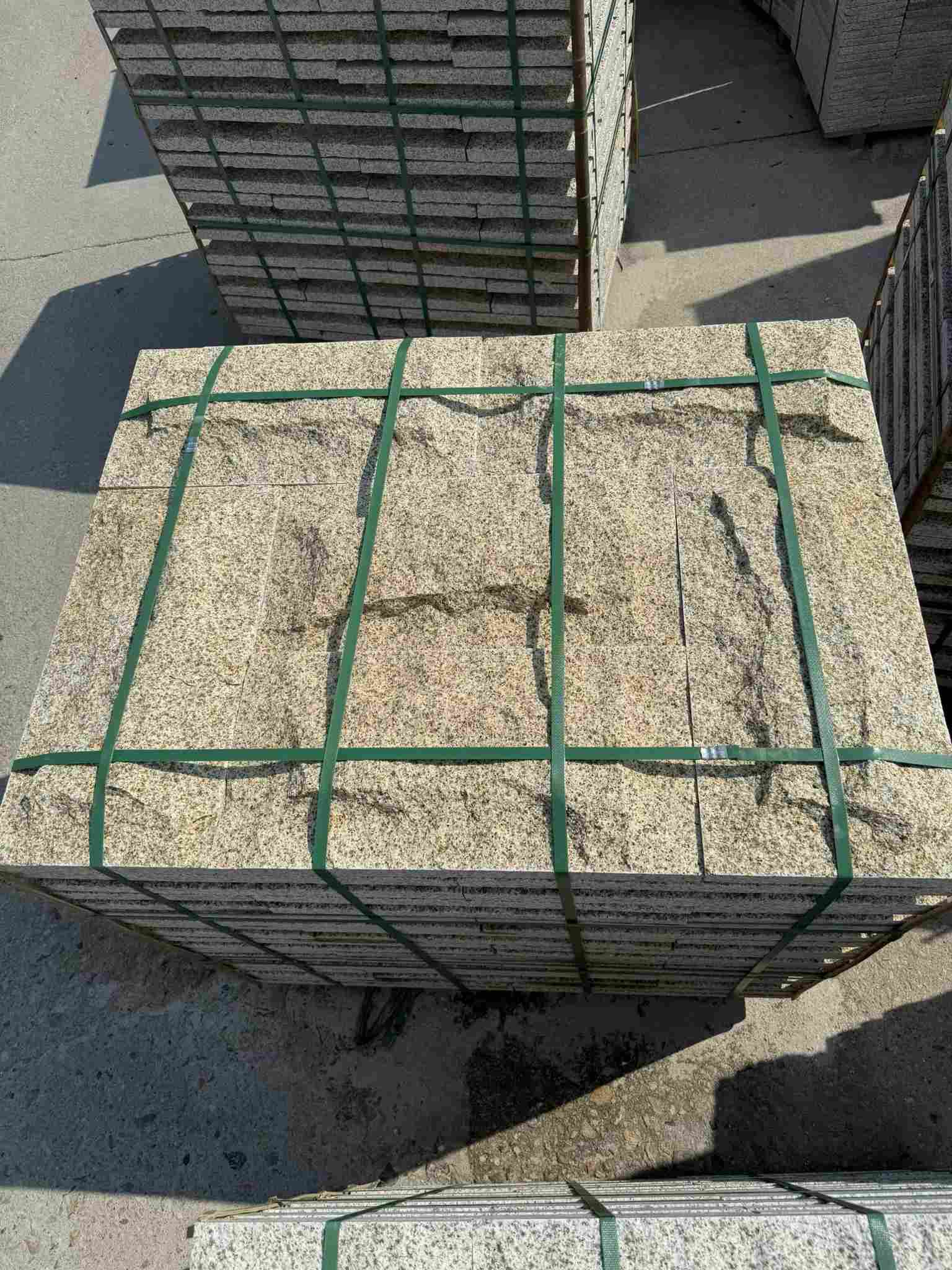 杭州 黄金麻花岗岩石材自然面蘑菇石成品