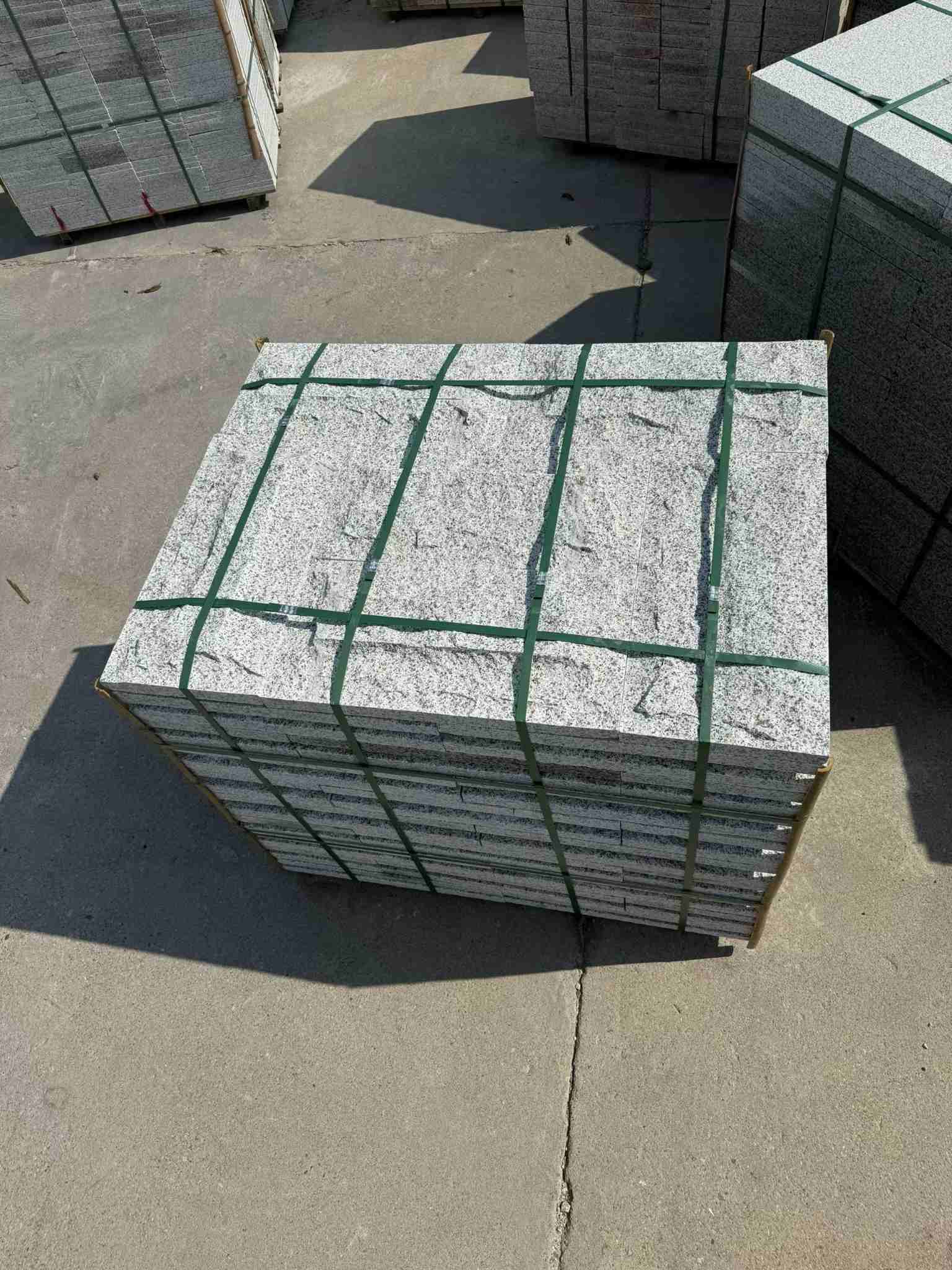 杭州 白麻花岗岩石材自然面蘑菇石成品