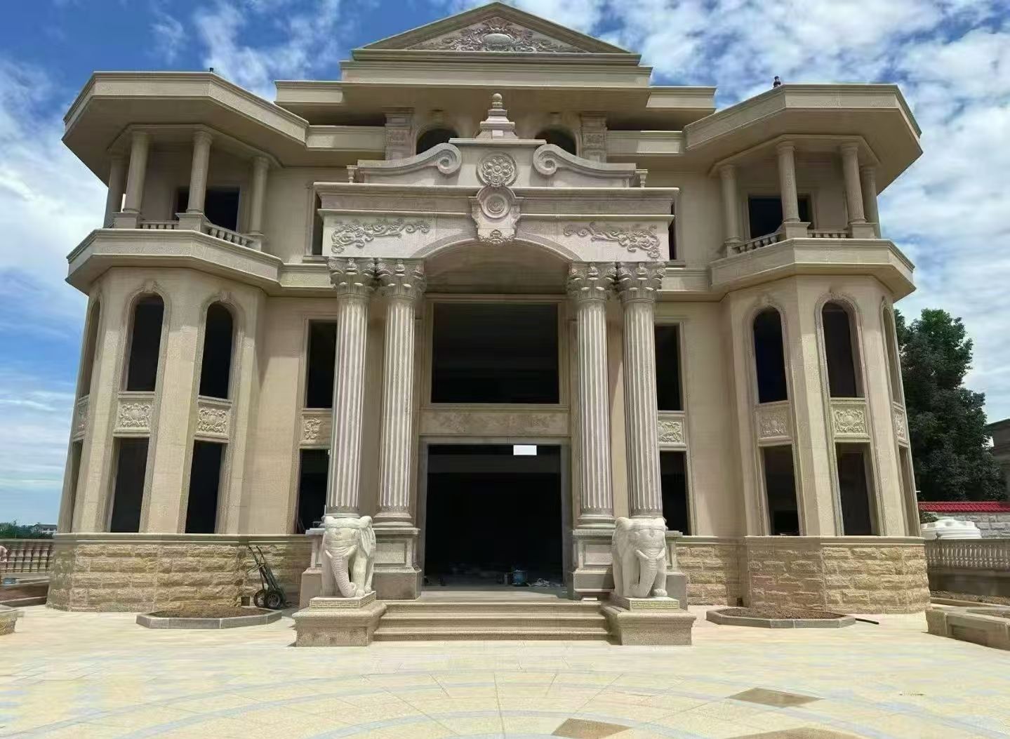 杭州 黄金麻别墅外墙干挂，大柱，大象，蘑菇石，雕花板