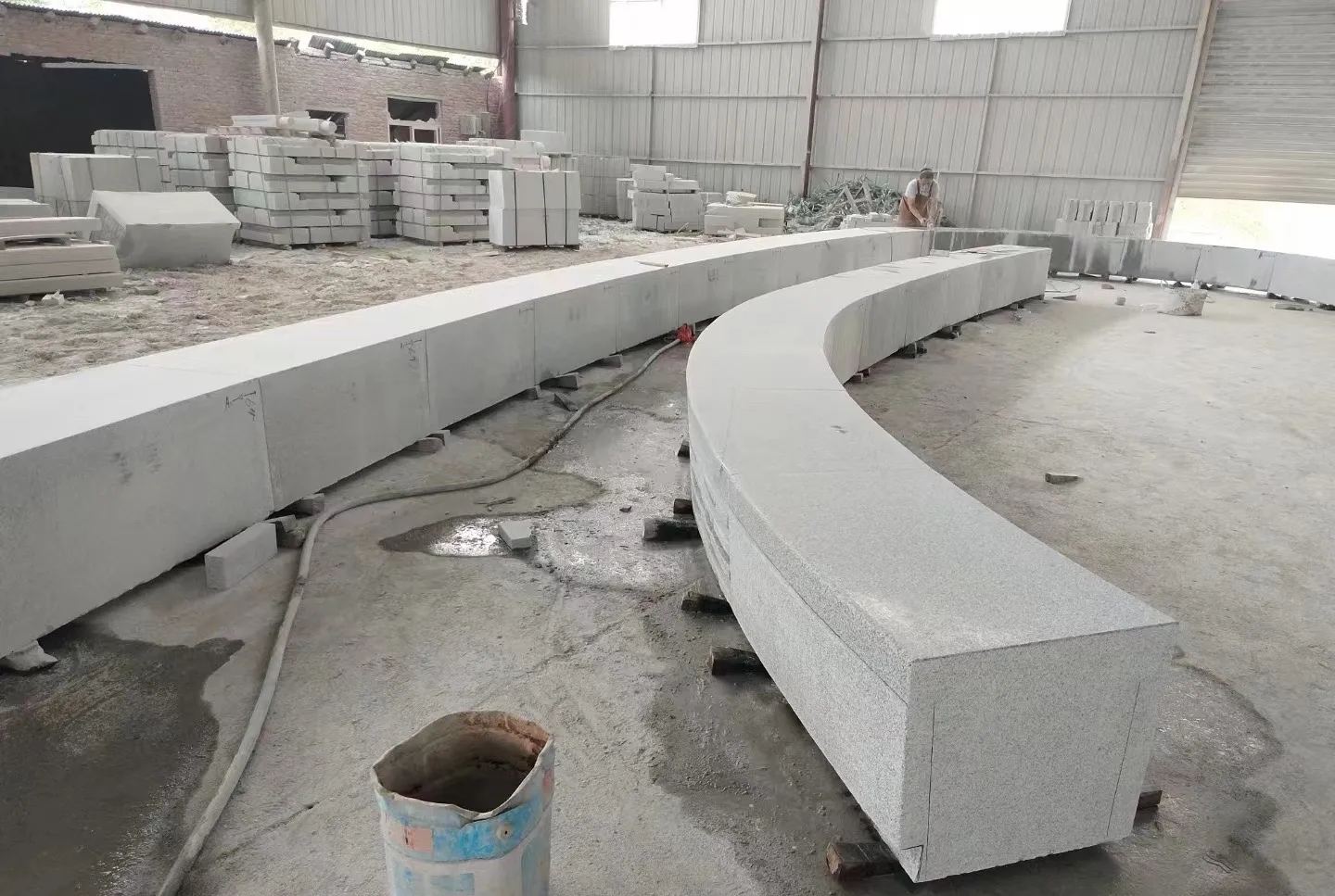 杭州芝麻白花岗岩石板材 园林光面弧形坐凳