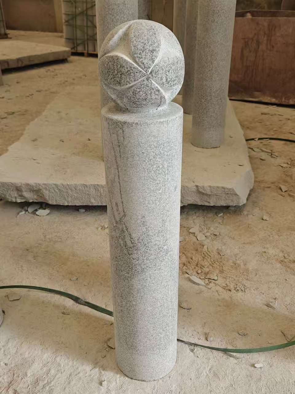 杭州 芝麻白花岗岩石材挡车石柱、停车柱、圆柱挡车柱、方柱挡车柱等