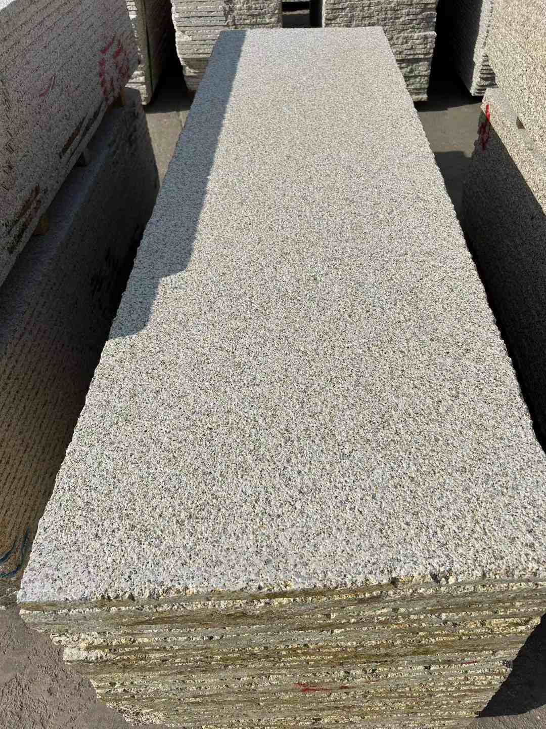 杭州 黄金麻花岗岩荔枝面毛板，半成品