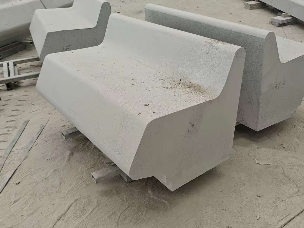 杭州 芝麻白花岗岩异形坐凳，石凳